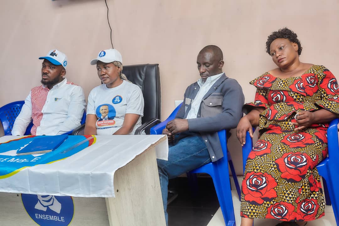LindaNsimire's tweet photo. #N_K: Après la convention nationale du parti @Ensemble_MK, la coordinatrice provinciale adj d #DFC @TheyBrigitte À fait  une restitution avec les représentantes d 18 quartiers d la ville d #Goma sur les décisions prises à la convention nationale, échange sur processus électoral. https://t.co/v4eCjKI2BG