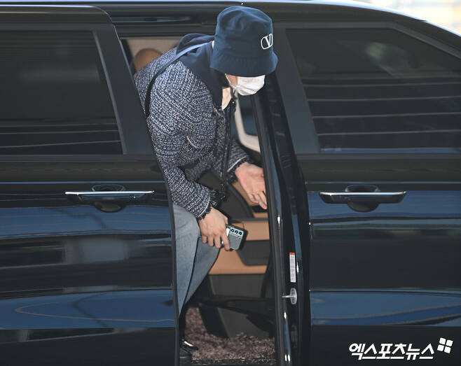 bangterest's tweet photo. HAVE A SAFE FLIGTH MIN YOONGI! <3 https://t.co/QglIdWmVu3