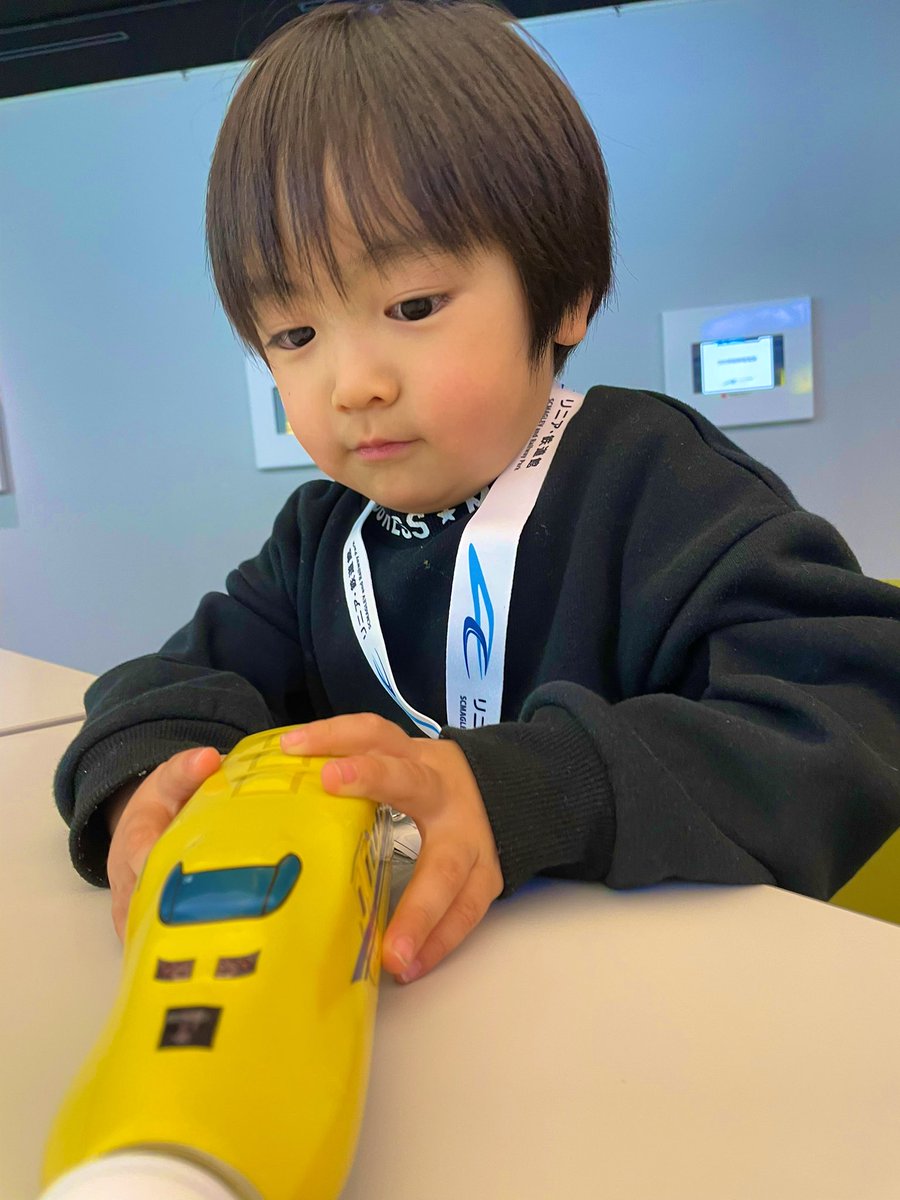 YuuSan_tatl's tweet photo. 三連休最終日はリニア鉄道館行ってきました✨
近くで見ると大きな新幹線やリニアに感動🥺
新幹線の中に入れたりシュミレーターできたり、初めての体験に大はしゃぎ✨
でママも楽しかったです😂
#SCMaglevRailway
#リニア鉄道館
#新幹線大好き💕
#テアトルアカデミー https://t.co/xj7NgZVEHX