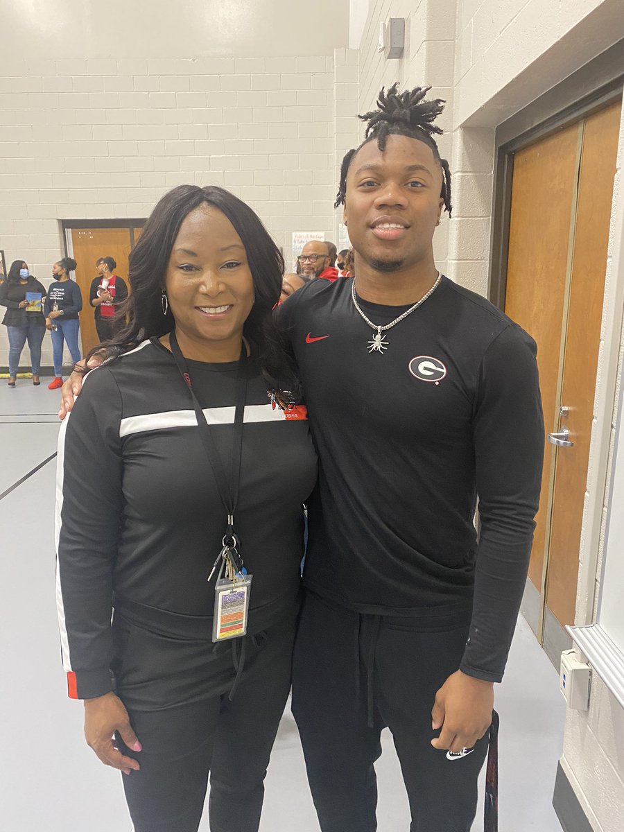 MidwayPrimary's tweet photo. Congratulations to the former Blandy Bear now Georgia Bulldog Javon Bullard! https://t.co/64U5EF97XR