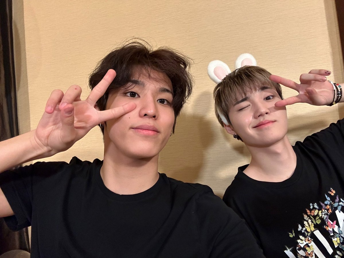Rabbit and wolf are good friends, spending my time with Doyoung hyung who's cool with his bunny ears. The black t-shirt we are wearing is the most cozy style for relaxing at the moment, sharing our happiness with Teume we gave you a selfie of a sweet and cool young man at a time.