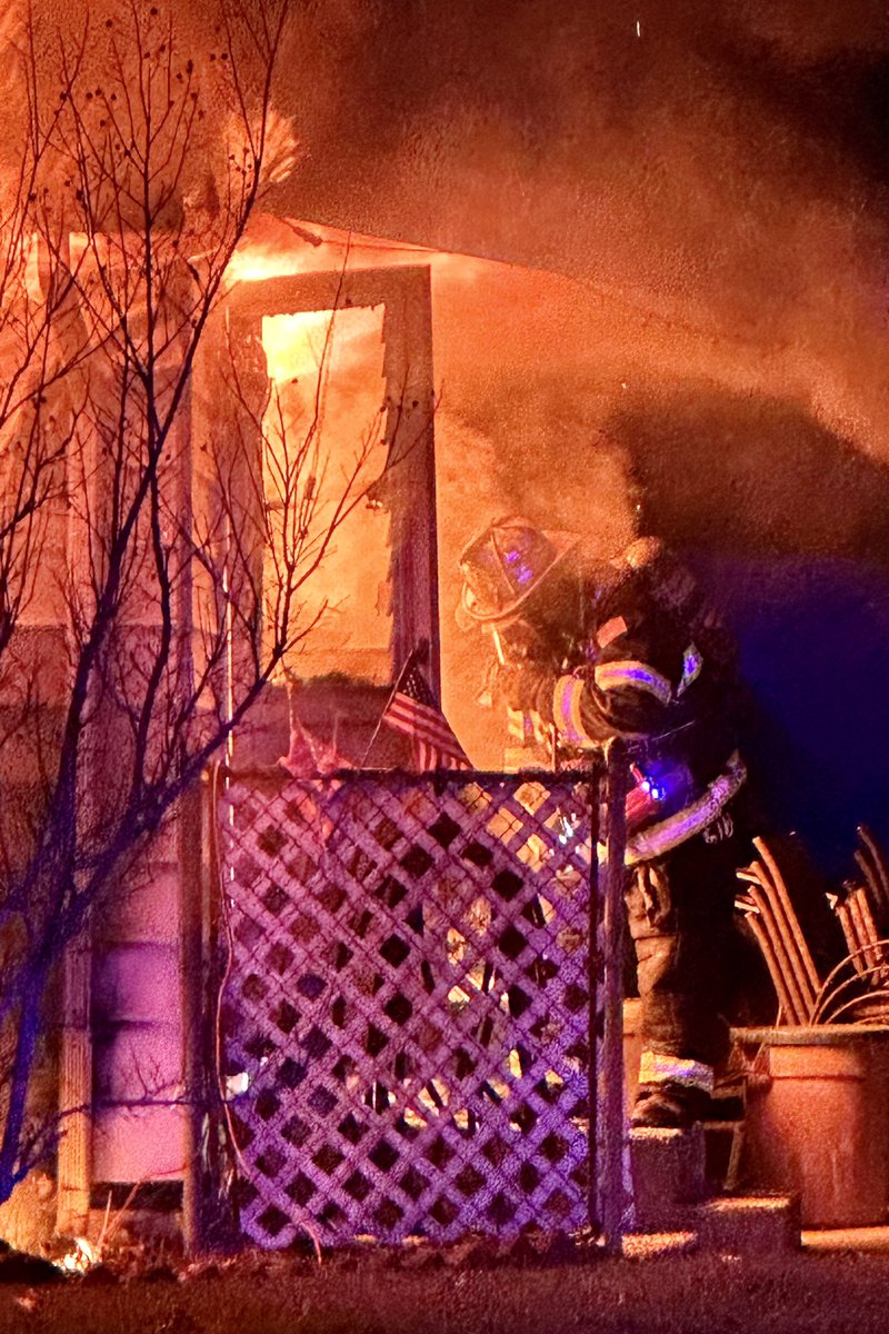 Chief_Ippy's tweet photo. Yeah it was a just a bit hot tonight…@BSFDInfo responded to a house fire on Amherst St earlier. No injuries reported & cause under investigation. Solid work by all on scene. @FASNY @nysfirechiefs @SuffolksBravest @SuffolkCoFRES @thefirenews 📸 @AndrewIppy #CBJP #LIBNS https://t.co/8flYXrkmzU