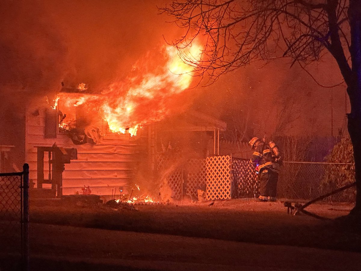Chief_Ippy's tweet photo. Yeah it was a just a bit hot tonight…@BSFDInfo responded to a house fire on Amherst St earlier. No injuries reported & cause under investigation. Solid work by all on scene. @FASNY @nysfirechiefs @SuffolksBravest @SuffolkCoFRES @thefirenews 📸 @AndrewIppy #CBJP #LIBNS https://t.co/8flYXrkmzU