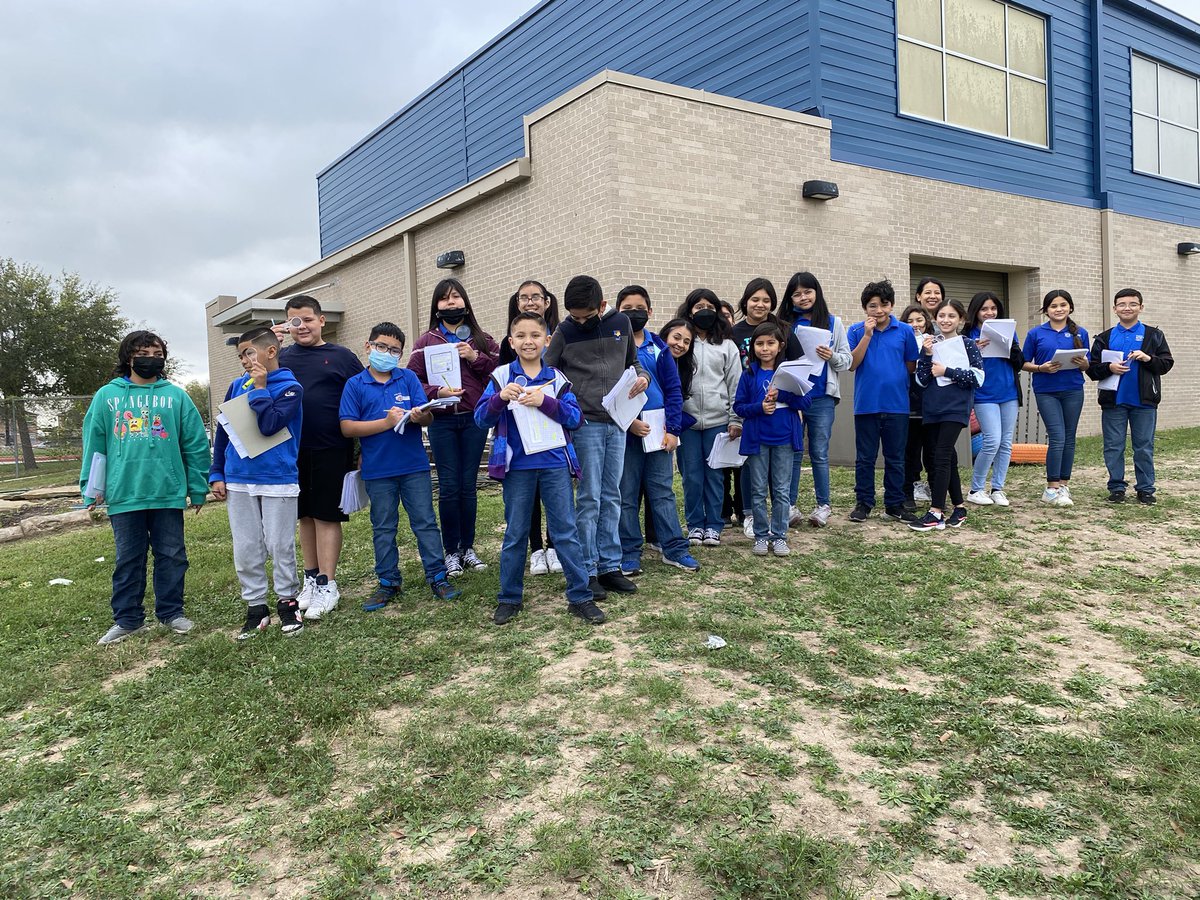 MichelleFox956's tweet image. 5th grade students observed living and non-living organisms and made connections to their interaction with one another. Essential Questions were aligned to TEK! #InstructionalCore #TaskAlignedToTek #sciencerocks #IBschool