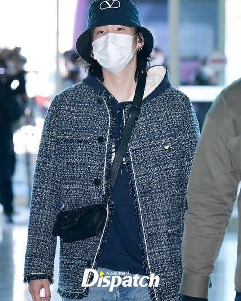 borahae_BTS's tweet photo. — Ya Yoongi llegó al aeropuerto de Incheon dónde partira hacia Los Angeles según K-media a un evento de moda.
🏷
#yoongi #suga #bts #saveflight #btssuga #ʏᴏᴏɴɢɪ #yoongibiased #btsinfo #btsinformation #btsarmy https://t.co/dOfINQqKCe