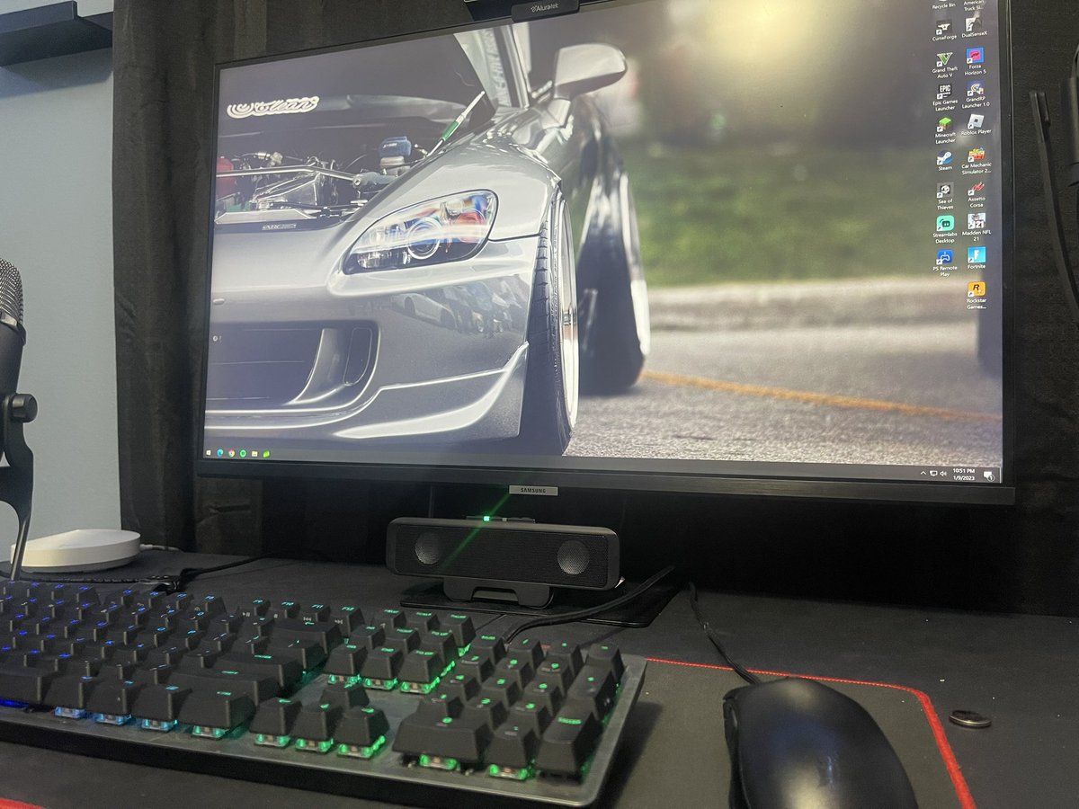 ReVeNueee's tweet photo. What’s up yall I’m back and back with a nasa computer of a pc can’t wait to stream again (also the new temporary setup 👹) https://t.co/hH63lBe9Io