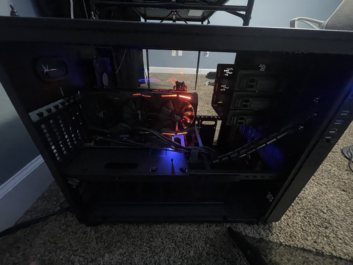 ReVeNueee's tweet photo. What’s up yall I’m back and back with a nasa computer of a pc can’t wait to stream again (also the new temporary setup 👹) https://t.co/hH63lBe9Io