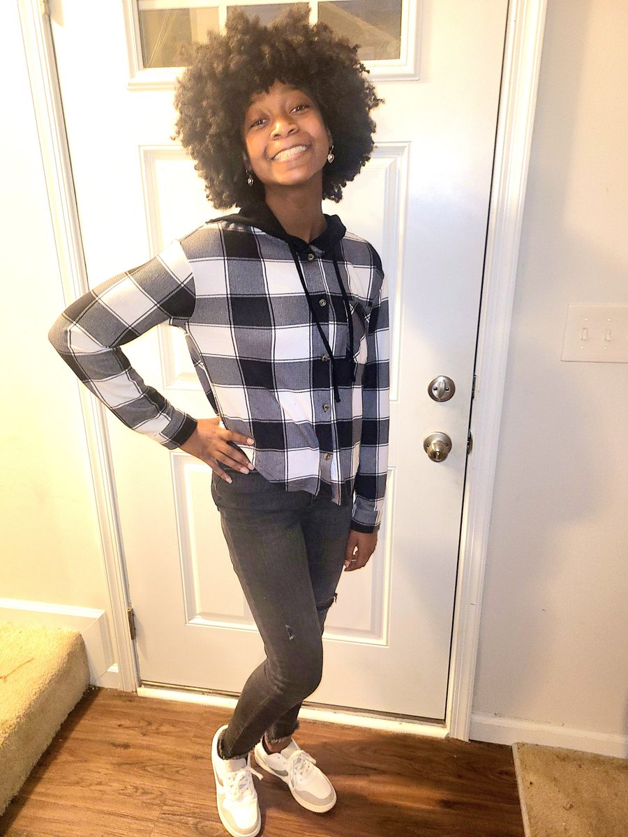 Bowman_ME's tweet photo. Monday Vibes!! #MyMini #naturalhairthings #afro #schoolstyles
Jeans #oldnavy
Sneakers #oldnavy
Shirt #walmart
Earrings #rue21
#oldnavystyle
@OldNavy @Walmart @rue21 https://t.co/PEV25kTbLu
