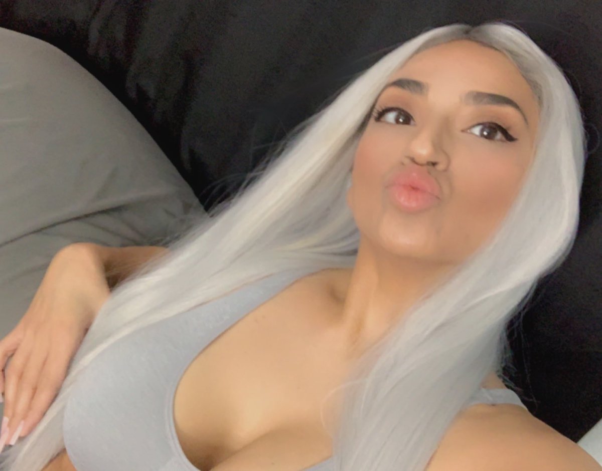 msdreamyhaze's tweet photo. 💋Monday moods💋 https://t.co/drPajcHNW2