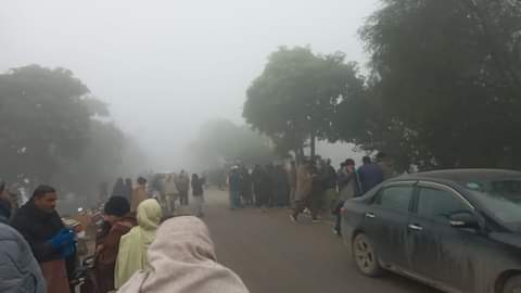 Mirpurplus_tv's tweet photo. افضلپور کے مقام پر میرپور یونیورسٹی کی بس اور سکول وین کا حادثہ۔
متعدد سٹوڈینٹس زخمی
زخمیوں کو ڈسٹرکٹ ہیڈ کوارٹر ہسپتال میرپور میں پہنچا دیا گیا۔
#accident #Incident #Foog #Mirpurplus https://t.co/smf4LoiL01