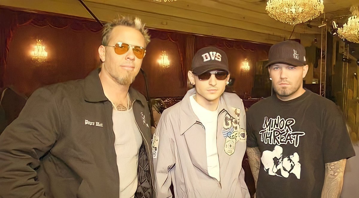 meduzaptrs's tweet image. Missing you looking back and remembering unique, unforgettable moments and special people who made your life more beautiful to live...
#ChesterBennington
#MakeChesterProud #GreyDaze #LinkinPark #ChrisCornell #YouAreImportant #Music #Memories #LegendsNeverDie 
#SuicidePrevention