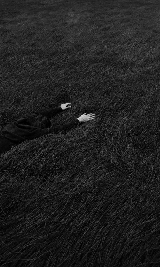 TiwariTrinetra's tweet image. &quot;पिछली रात मैंने एक सपना देखा
कि दुनिया के सारे लोग
एक बस में बैठे हैं
और हिंदी बोल रहे हैं
फिर वह पीली-सी बस
हवा में गायब हो गई
और मेरे पास बच गई सिर्फ मेरी हिंदी
जो अंतिम सिक्के की तरह
हमेशा बच जाती है मेरे पास
हर मुश्किल में...&quot;

~केदारनाथ सिंह
#हिंदी_दिवस  #हिन्दी