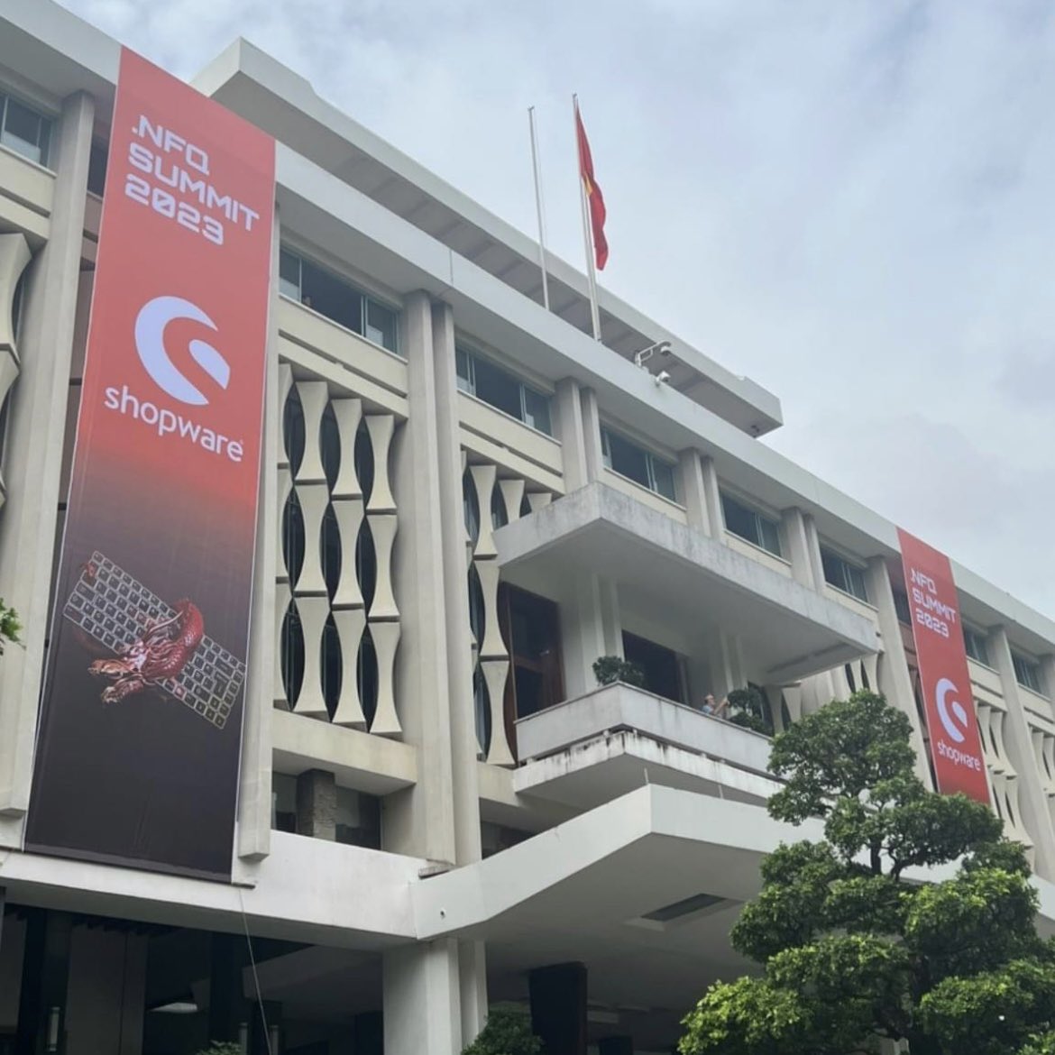 hungmth's tweet photo. @ShopwareDevs Welcome to Vietnam 🇻🇳 💙 https://t.co/Xv8ZcjSjZR