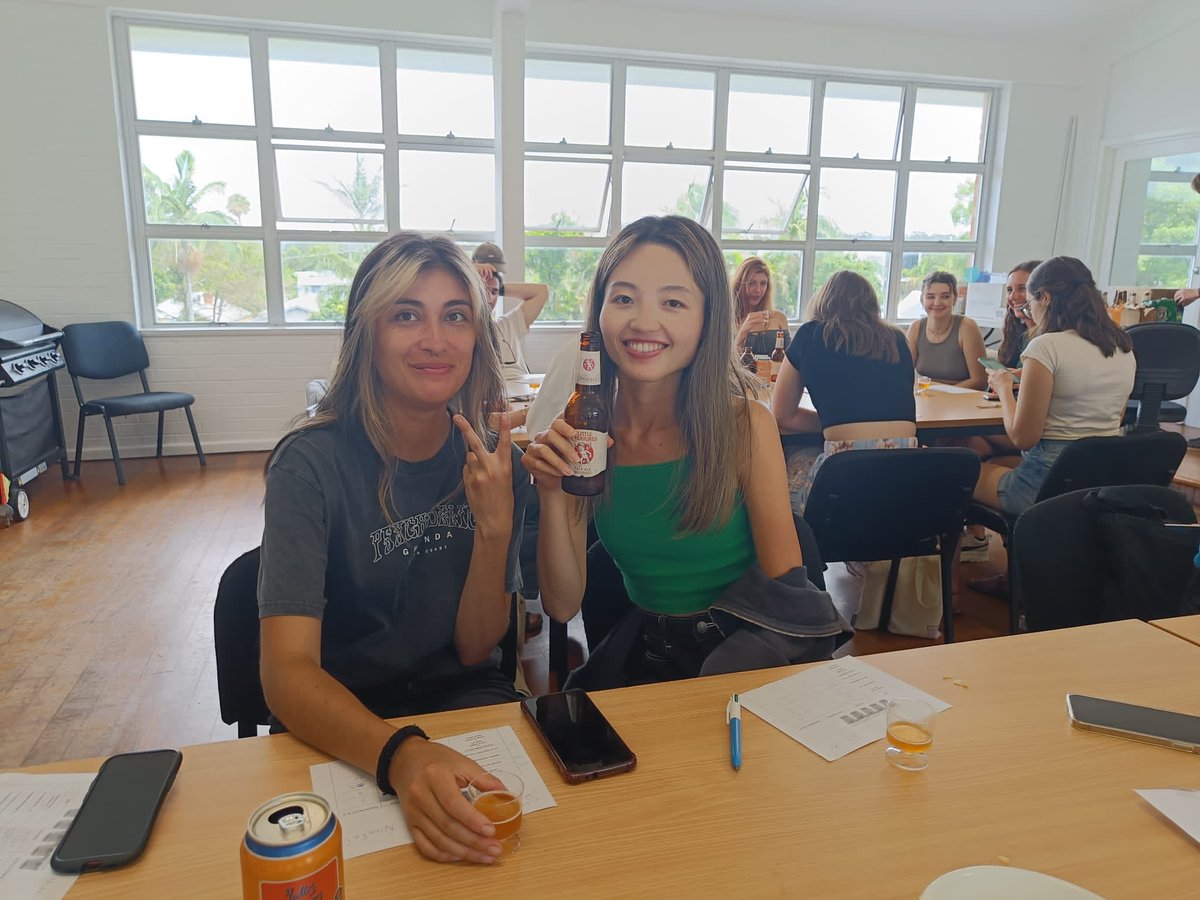 LexisEnglish's tweet photo. Byron Bay – Aussie beer tasting to celebrate a fantastic first week back – 6 January 2023: https://t.co/pM0ZdYUJJx
#2022 #aussiebeer #aussiebeertasting #australianbeers #beer #beertasti https://t.co/xXfdqrY6B6