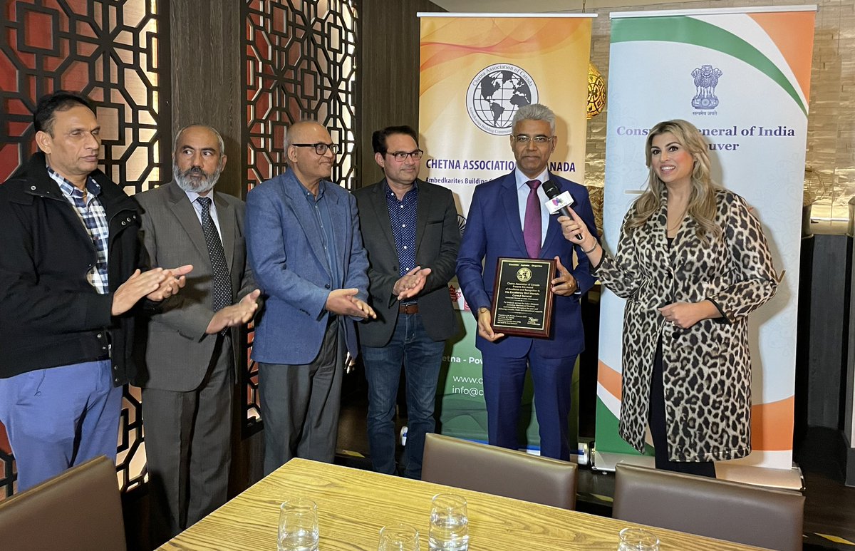 On 17th PBD celebrations, @cgivancouver held a round table with Chetna Association of Canada where role of Indian diaspora in social inclusiveness was discussed. A memento was presented to @ManishGifs in appreciation of the leadership and support by the Consulate to diaspora.