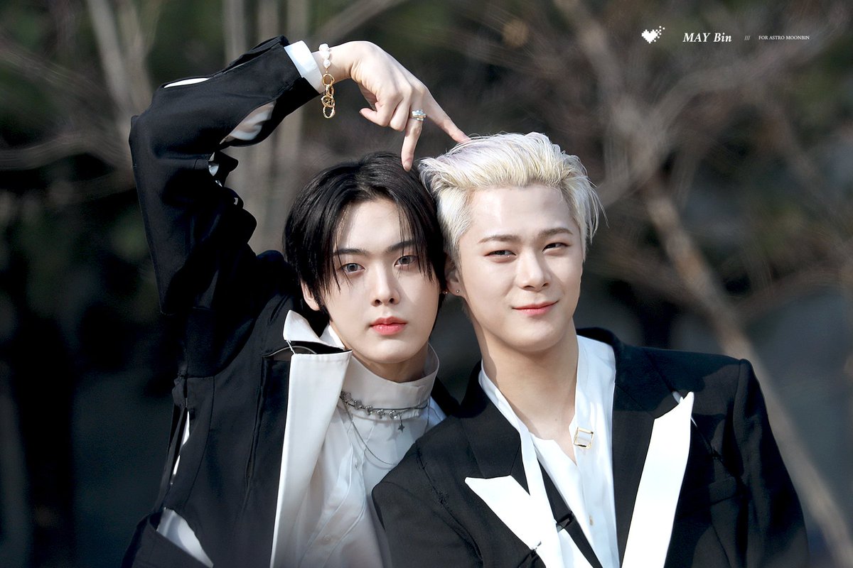 maybin0126's tweet photo. 230108 미팬

강쥐들 체리피스🍒

#아스트로 #문빈 #산하 #ASTRO #MOONBIN #SANHA @offclASTRO https://t.co/RX4PtsEeMG