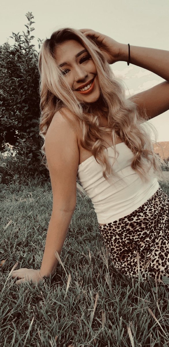 regiinarodella's tweet image. someone tell me not to dye my hair blonde again rn