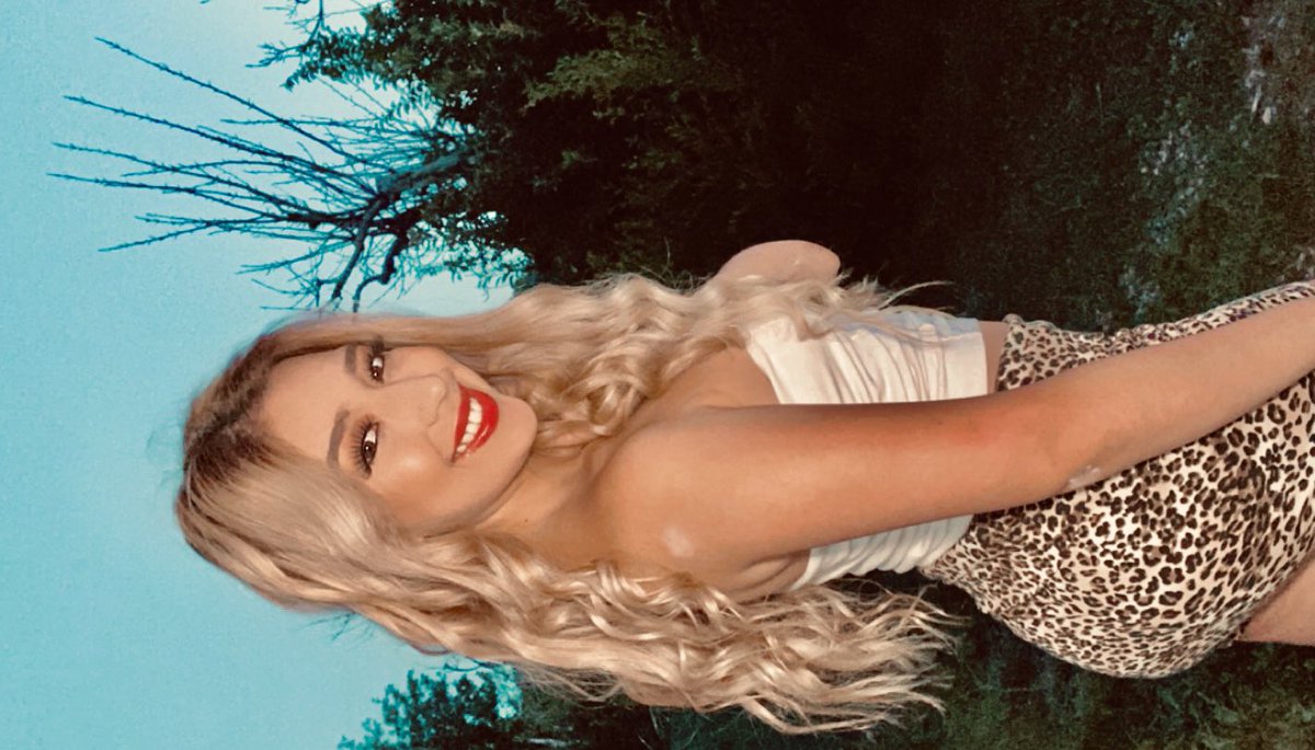 regiinarodella's tweet image. someone tell me not to dye my hair blonde again rn