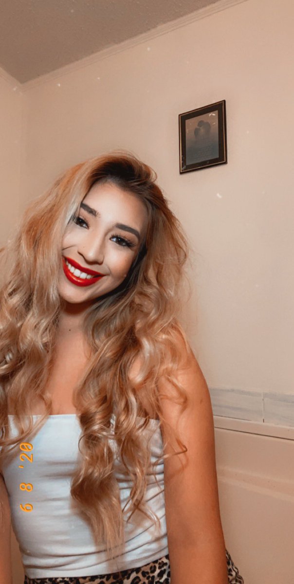 regiinarodella's tweet image. someone tell me not to dye my hair blonde again rn