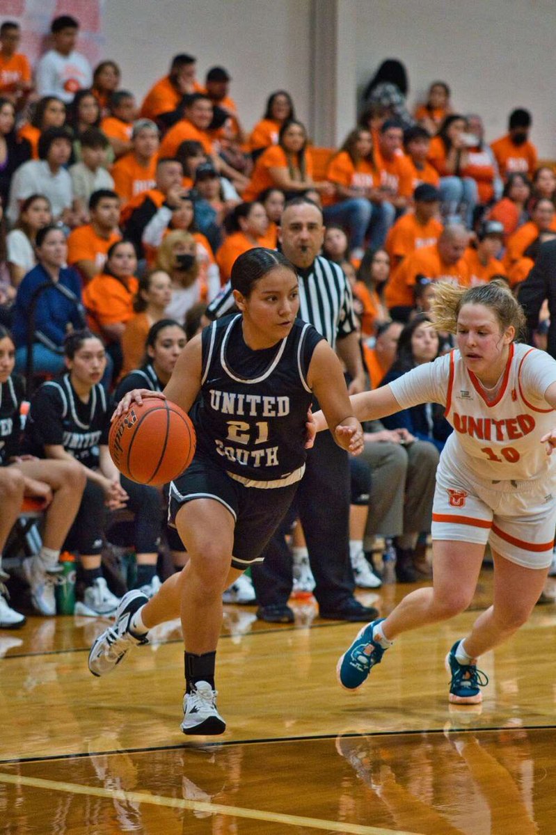 south_ladyball's tweet photo. UNITED SOUTH TAKES DOWN UNITED 
📰 By LMT’s Clara Sandoval /📸 By JJ Torres https://t.co/7QtKtHquqH
