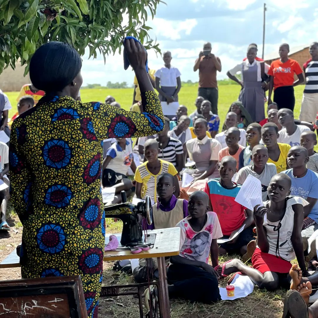 Jerome_jumanne's tweet photo. 🩸Comes and meet our team goal of improving women's health through sustainable menstrual products, holistic education, and a caring community
🩸We want to make period care easy, painless and accessible for young women around our country🇹🇿.
#AfyaYangu
#TamsaMuhas
#DivineDrop https://t.co/J7eounB0ly