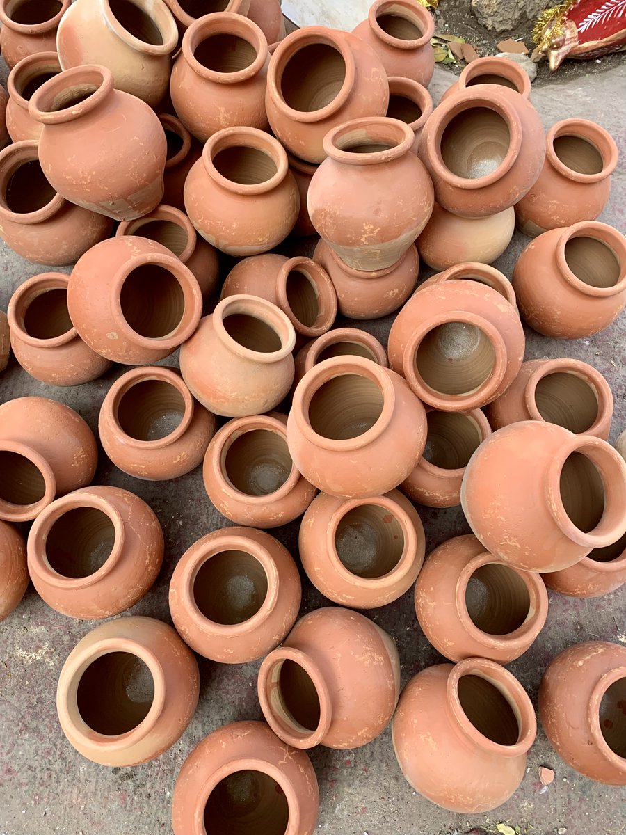 The display at the local #potter while #walking through the old city of #Jaipur .

#heritage #heritagewalk #history #pinkcity #rajasthan #tourism #travel #winter #fog #coldmornings #seasons