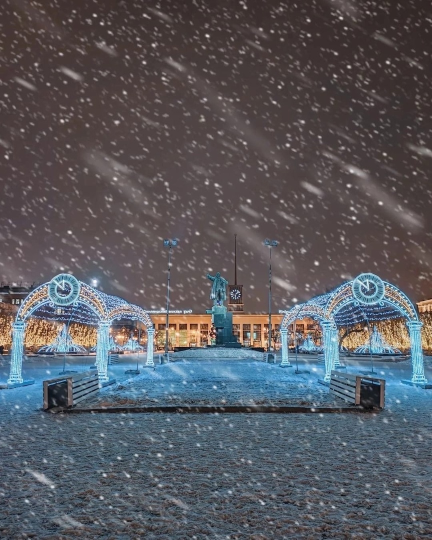 VaVadsmother's tweet photo. SAINTPETERSBURG🇷🇺 Luminous portals on Lenin Square
#SaintPetersburg #winter #winterday #moodwinter #mypetersburg #moodsnow #wonderfulworld #beautifulnearby #photoofday #beauty #mycountry #beautyunearthly #january #photooftheday #today #spb https://t.co/pp3pgLCjzU