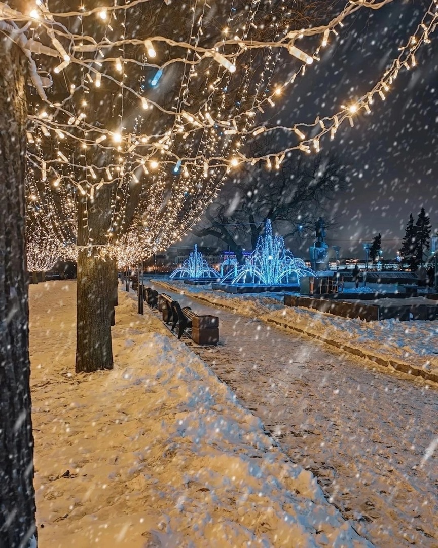 VaVadsmother's tweet photo. SAINTPETERSBURG🇷🇺 Luminous portals on Lenin Square
#SaintPetersburg #winter #winterday #moodwinter #mypetersburg #moodsnow #wonderfulworld #beautifulnearby #photoofday #beauty #mycountry #beautyunearthly #january #photooftheday #today #spb https://t.co/pp3pgLCjzU