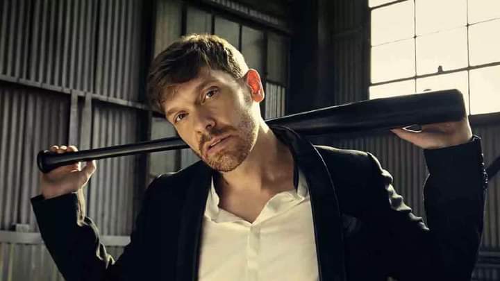 I d like to wish a happy 45th birthday to Brent Smith, lead singer of Shinedown! 