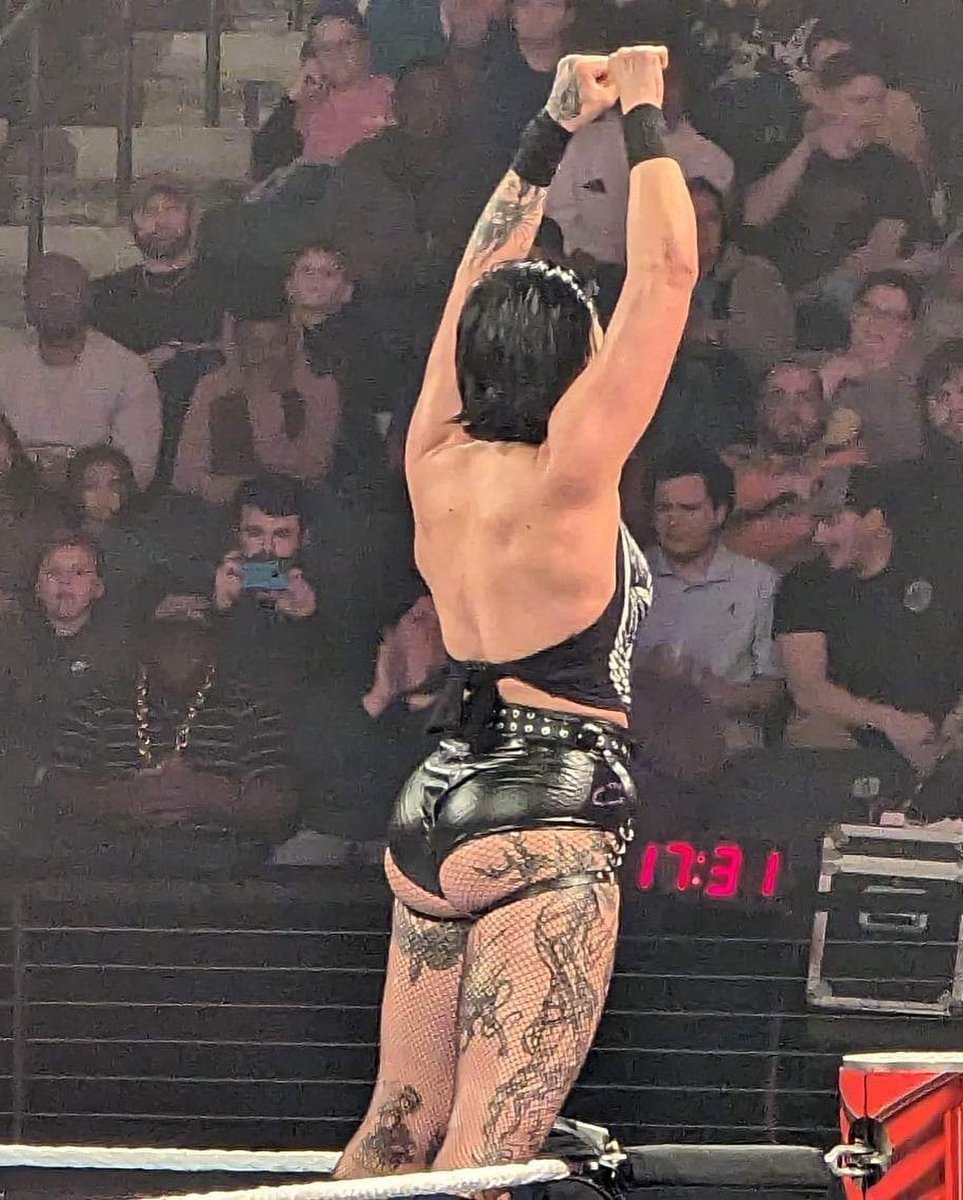 WWTalkPod's tweet photo. Images from tonightโs episode of @WWE Raw Live from Birmingham, Alabama, home of WWT host @QueenStephHardy! @RheaRipley_WWE @MiaYim @CandiceLeRae @itsBayleyWWE @Iyo_SkyWWE @ImKingKota
๐ท: @IPhiEvil #WWERaw #wwebirmingham #womenswrestling #wwtalkpod https://t.co/u8lzv9EnLJ