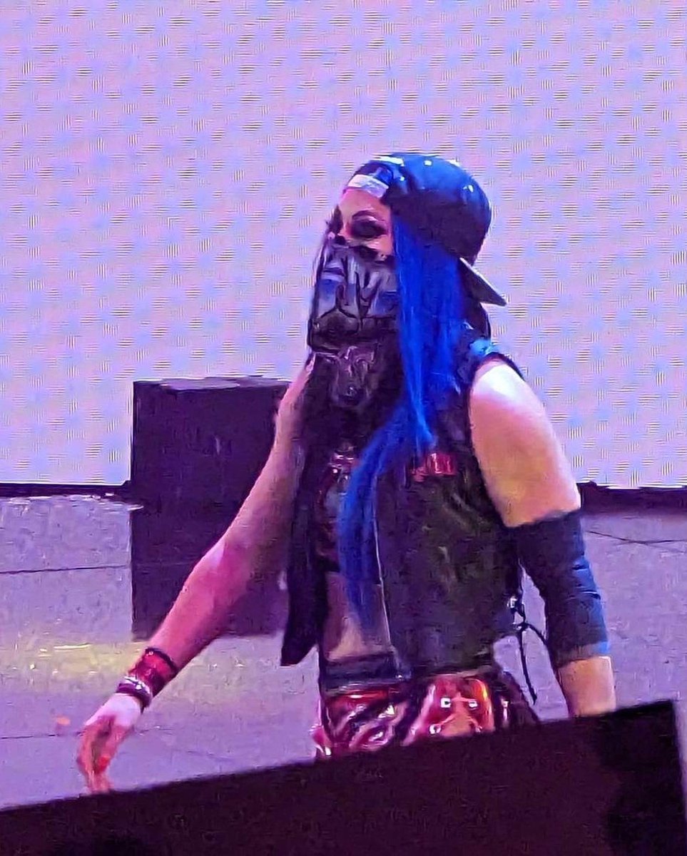 WWTalkPod's tweet photo. Images from tonightโs episode of @WWE Raw Live from Birmingham, Alabama, home of WWT host @QueenStephHardy! @RheaRipley_WWE @MiaYim @CandiceLeRae @itsBayleyWWE @Iyo_SkyWWE @ImKingKota
๐ท: @IPhiEvil #WWERaw #wwebirmingham #womenswrestling #wwtalkpod https://t.co/u8lzv9EnLJ