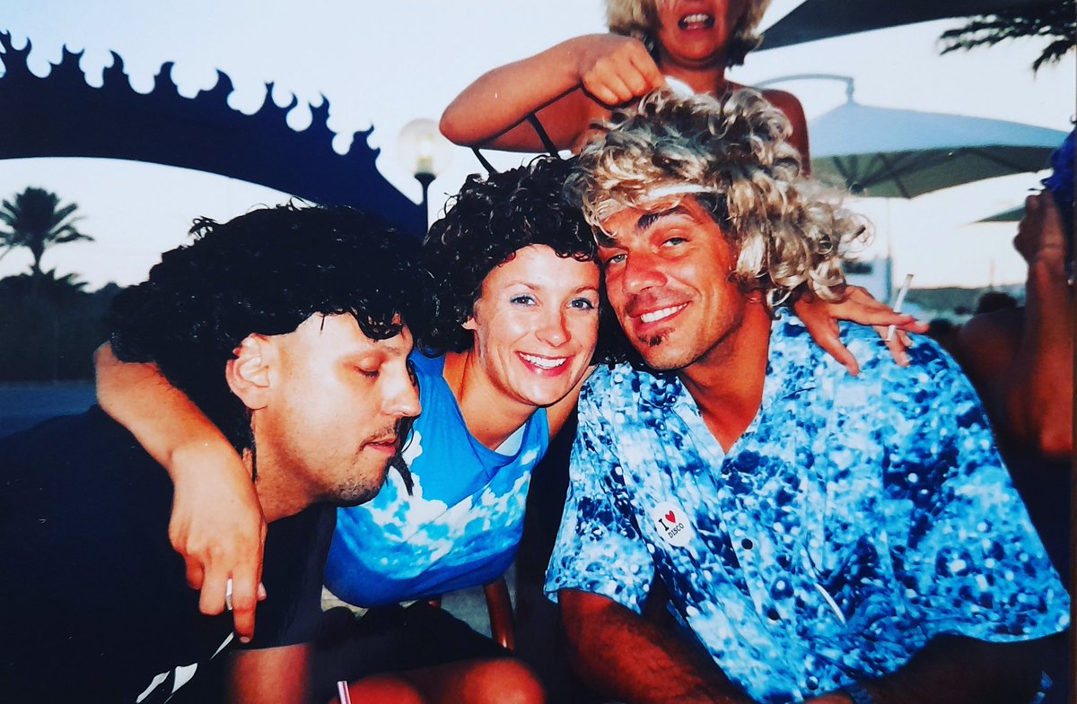 IbizaPast's tweet image. ‘Alex P, Rob Tissera, and Alison D. Outside Charlie Chester's Mezzanine Bar, opposite Pacha, following Sundissential. 1999’

Photo Credit ▶️ @one_piers 

#alexp #robtissera #charliechester #mezzaninebar #ibiza #ibizapast #nineties