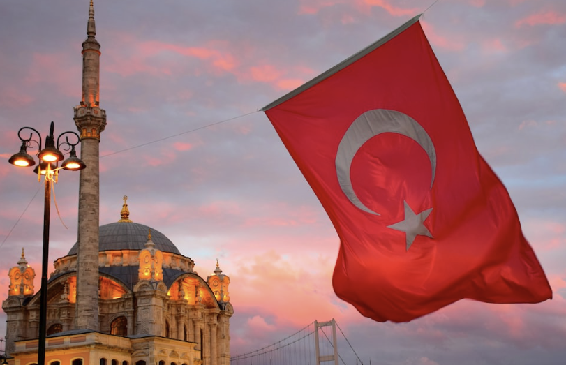 BilalTheAbdul's tweet photo. Türkiye plans to utilize blockchain technology for online public services logins. The country's digital government portal, e-Devlet, which is used to access a variety of public services, will utilize a blockchain-based digital identity system to verify the identity of citizens. https://t.co/3BX2Ig3l6M