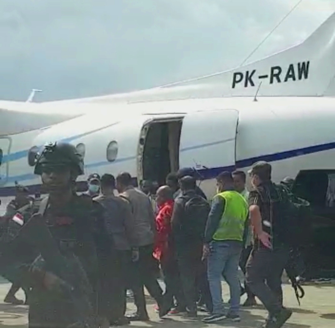 News_jubi's tweet photo. Berita Papua // Gubernur Papua Lukas Enembe ditangkap KPK https://t.co/VPRyeTUlX2 https://t.co/d9NlKD5FG4