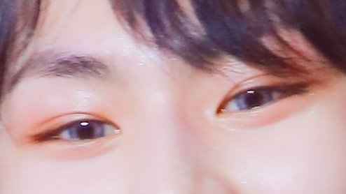 jollywonie's tweet photo. That one article mentioned about the corner of Jungwon's eyes are so attractive.

Its curved and folded beautifully at the end just like a swan body, he got the most captivating eyes i've ever seen. https://t.co/B1ylk3LySY