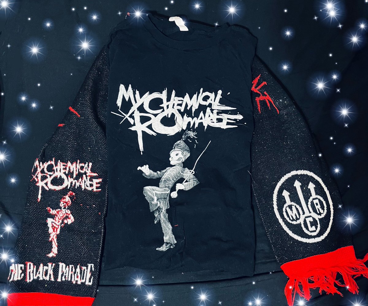 MCROfficialST's tweet image. GIVEAWAY! 

RULES: 
• Must be following
• RT AND LIKE THIS POST
• Tag a friend you think would like this 

BONUS ENTRY: 
• Tell us your favorite memory of MCR’s recent tour.