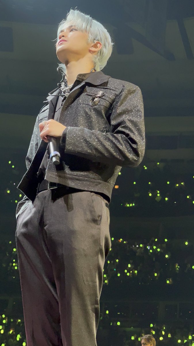 waveilla's tweet photo. 230109 more mark lee in chicago by me 
#마크 #mark 
#NCT127inCHICAGO #NEOCITY_THE_LINK_CHICAGO https://t.co/P3qYf71eyr
