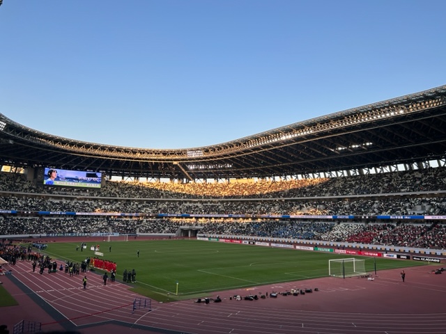 afm_jpn's tweet photo. 全国高校サッカー選手権決勝を観戦⚽
47都道府県の頂点は・・・・
岡山県勢初の岡山学芸館が制覇✨
おめでとうございます！
東山高校の選手も前を向いた素晴らしい試合でした！
夢の国立、
胸が熱くなる試合をありがとうございました🙏

#高校サッカー
#アスリートフード https://t.co/C5wfDm7awM
