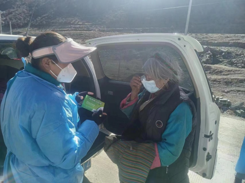 TibetNews11's tweet image. L'Ufficio per gli affari civili della contea di Lang, città di Nyingchi, ha svolto attività di cordoglio presso il Centro servizi di supporto per gli #indigenti