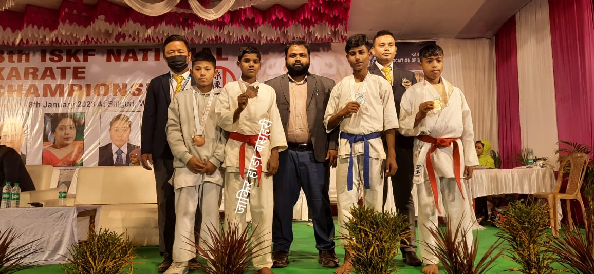 upVoiceofpublic's tweet photo. 8th ISKF National Karate Championship
#Balha (Bahraich)उच्च प्राथमिक विद्यालय (संविलियन) हाड़ा बसहरी के छात्रों ने झटके चार पदक।
ISKF #उत्तरप्रदेश के चीफ ऑफ ISKF सेंसेई सलीम बख्श के गूढ़ निगरानी में नेशनल कराटे चैंपियनशिप #पश्चिमबंगाल के सिलीगुड़ी में प्रतिभाग किया।
#BAHRAICH https://t.co/6ZvK65B5Oz