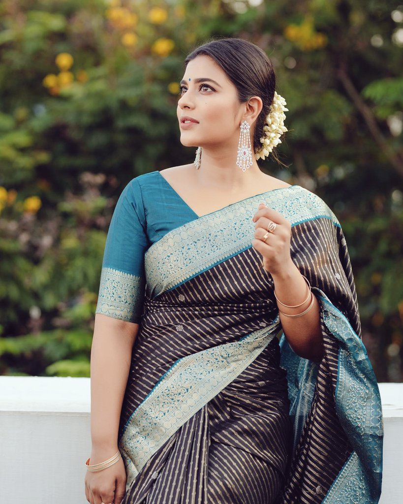 haranhari9840g1's tweet photo. Many more happy 🎂returns of the day🎉 @aishu_dil akka 💗 .... Wishing you all project 🎬successful💯 akkaaaa....
#HBDAishwaryaRajesh
#PlaneB #ThittamIrandu @SixerEnt https://t.co/oyDy53NxmQ