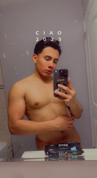 Watch ERICKITO BUBBLE 🍑's leaked NSFW photo on TwXstars