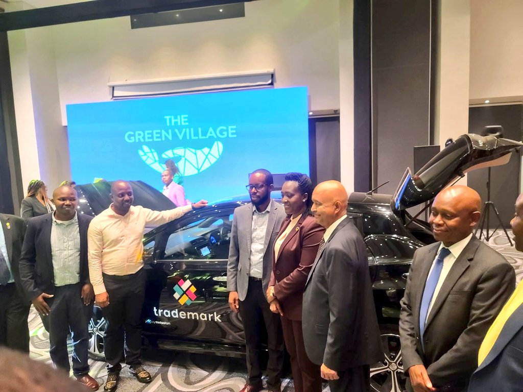 Environment_Ke's tweet photo. "The Environment friendly vehicles do not  emit pollutants  through fossil fuels like petrol  and diesel, but rather use electricity charged batteries, which  is more efficient and  eco- friendly, remarked @HonTuya yesterday.@UNHABITAT @FAOKenya @WFP_Kenya @TribeHotelKenya @UNEP https://t.co/dyI2PMMwQv