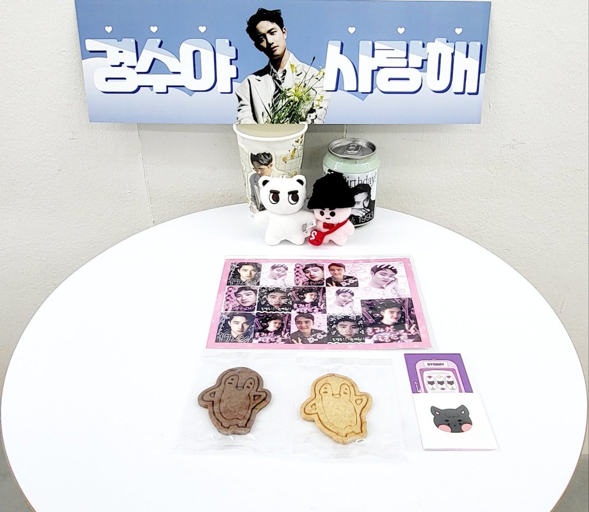 ksdo_0112's tweet photo. 생일카페 마지막~ 러비니돌^^ 작년 경수 생일에도 방문했던^^ 아기자기 경수 인형들부터 사진까지 행복가득~~ 경수야 생일 축하해🥳
#겨울의_진정한선물_도경수
#SINCEREly_KYUNGSOO https://t.co/c5lxzGts9b