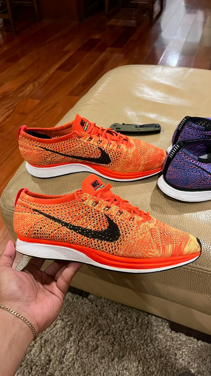 uppermostSalsa's tweet image. Recent cops lol been hunting Union 4s for so damn long. Finally found it at a steal of a price. Bright Crimson and Indigo Racers I finessed for $27 a pair lmao slept on