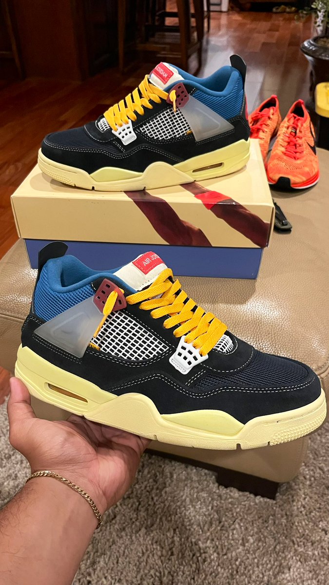 uppermostSalsa's tweet image. Recent cops lol been hunting Union 4s for so damn long. Finally found it at a steal of a price. Bright Crimson and Indigo Racers I finessed for $27 a pair lmao slept on