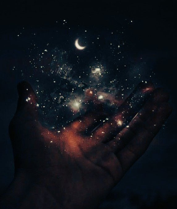 DarcoQuinn's tweet photo. ☾︎ Drabble #Tonway ☽︎
☕︎ Hands.
❥︎ Bajo sus manos, Conway se sentía como un auténtico Dios.
❥︎ 518 palabras.
❥︎ 4 capturas.
❥︎ No tiene sexo como tal, pero yo diría que es +18. No estoy segura.
❥︎ El que me etiquete streamer's, castigado sin cena. 🍓✨ https://t.co/USEb9plSgL