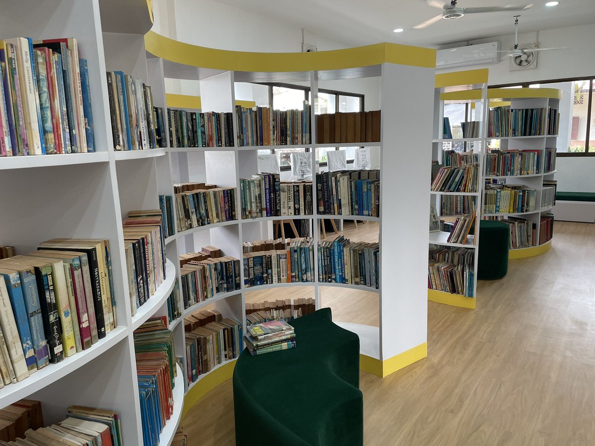 CatherinePhuong's tweet photo. The #future of #schools in #Laos 🇱🇦? Interesting visit to the #newgeneration #school supported by @SimonFranksUK in Vientiane - improved #Management better #facilities better #teachers new #library #youth https://t.co/8IY7bYApE0