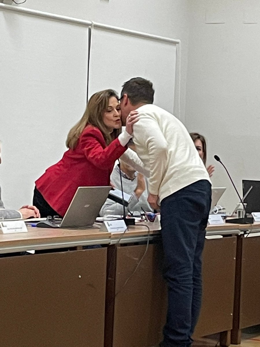 PPalgete's tweet photo. 🔵En el pleno celebrado ayer tomó posesión de su acta de concejal nuestra compañera #MaríaVictoriaLegidoDeLaVega.👏🏻👏🏻
Le deseamos muchos éxitos como representante y defensora de las ideas del @PPalgete.
#Algete #algete2023 #MegustaAlgete #UnAlgetemejor #Ganas #GanasdeAlgete https://t.co/94VtkqWs6i