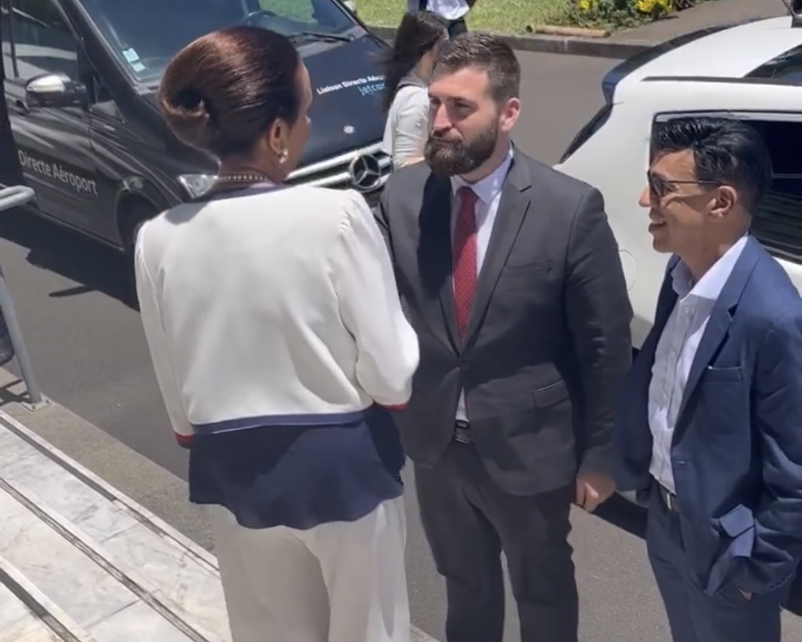 outremers360's tweet photo. #Unioneuropéenne: Les députés européens #YounousOmarjee et #AndreyNovakov en mission à #LaRéunion

➡️Au programme : Rencontre avec les présidents des collectivités régionale et départementales, rencontre avec le monde agricole, visites de terrain

➡️https://t.co/hDEwwe4xHa https://t.co/2dop2Nz4ut
